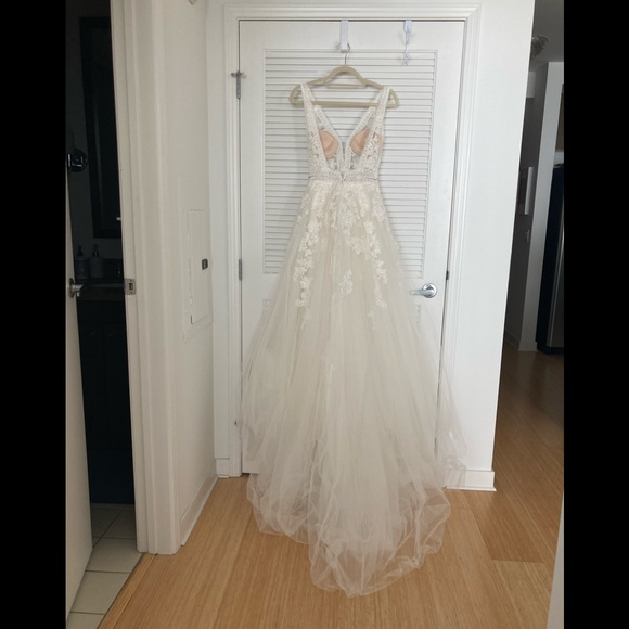 Wedding Dress - Picture 8 of 13